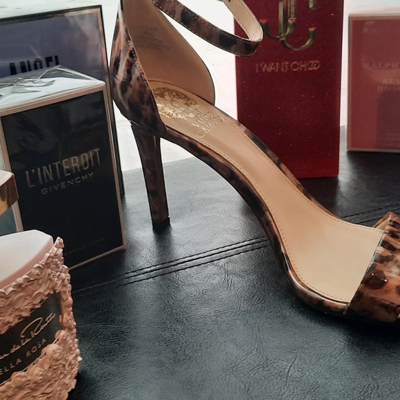Vince Camuto square toe heels - Picture 9 of 13